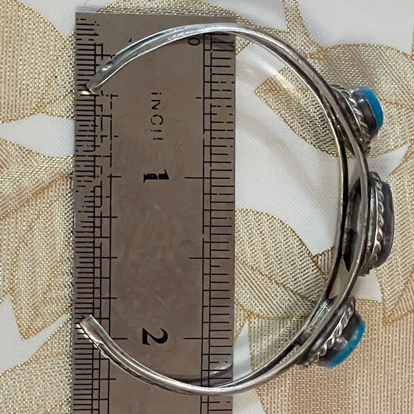 VTG NATIVE AMERICAN NAVAJO sterling 3 Stone Turquoise Cuff Bracelet Sz 5.75 - Picture 9 of 10